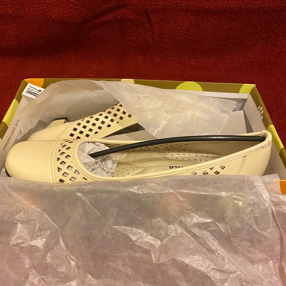 Lydia Pump - Picture 9 of 9